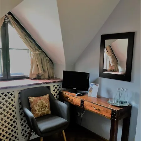 Riccona Villa Bronisze